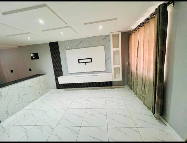 2 BEDROOM HOUSE FOR SALE IN KWAMASHU